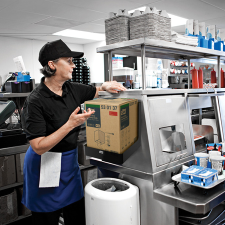 Tork dozownik do rolki Combi w kartonie