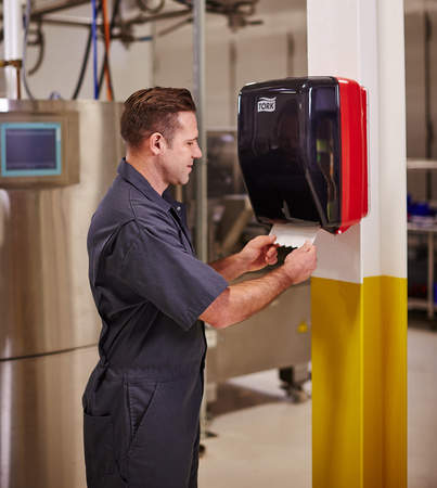 Tork uszczelniony dozownik przemysłowy z linii Performance