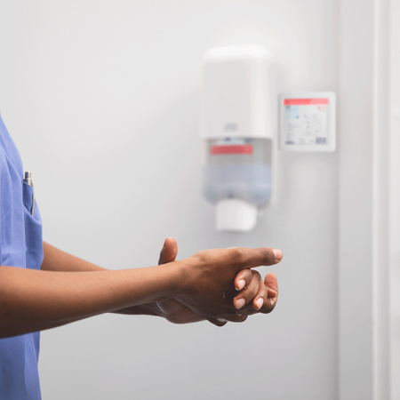 Tork ramka na opis produktu do dozownika do mydła i preparatów do dezynfekcji biała, zapewnia higienę, 511170