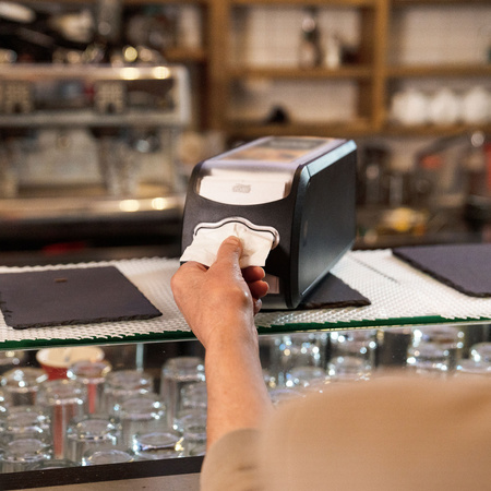 Tork Xpressnap Fit - dozownik do serwetek na ladę czarny N14, dozowanie odcinek po odcinku, 14,3 cm × 12,1 cm × 32,6 cm, 272901